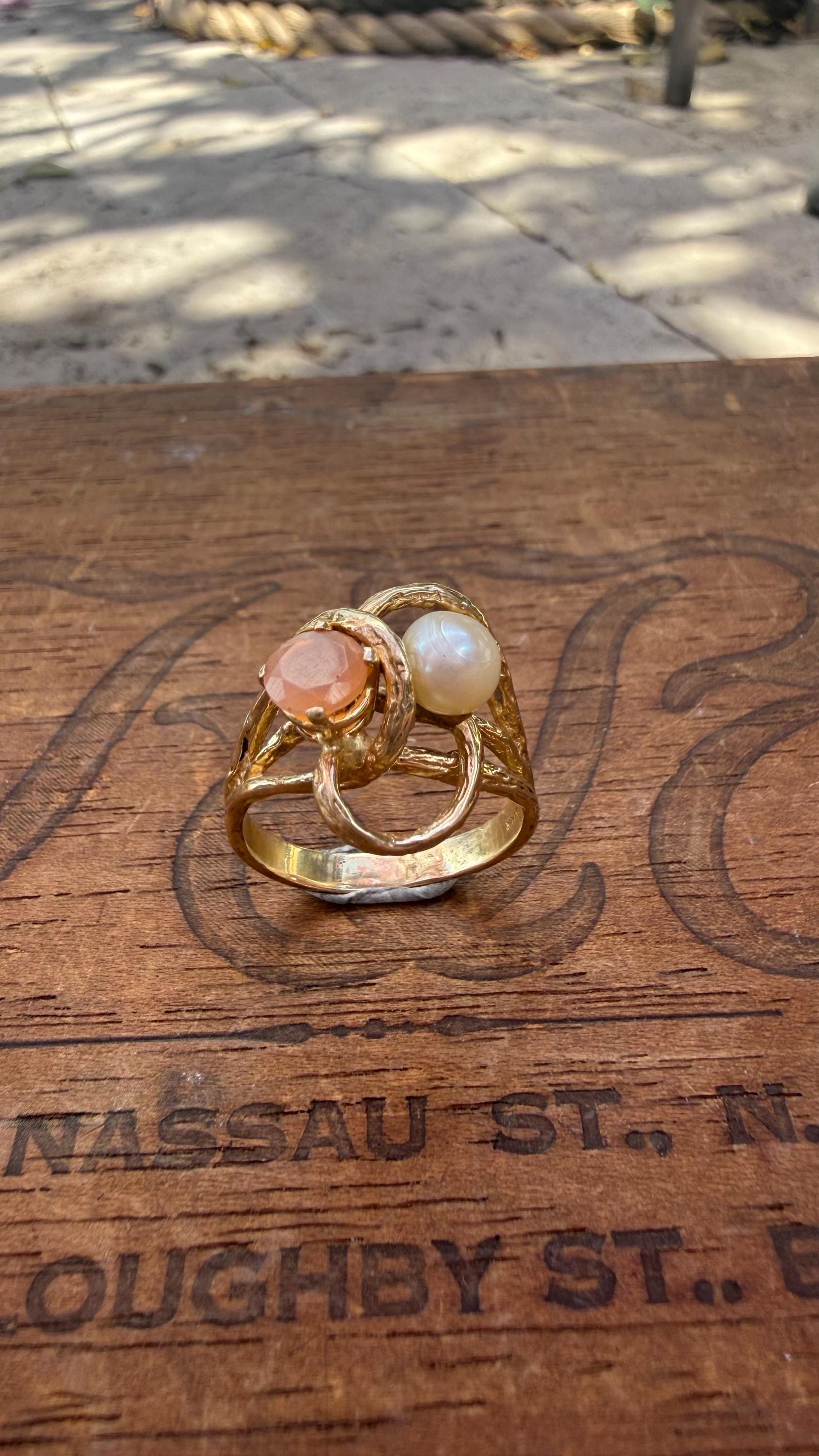 Vintage 14k Gold Brutalist Style 'Coral' Ring: Freshwater Pearl & Peach Gemstone, 1960s