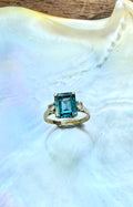 Vintage Emerald Cut Blue & White Topaz in 14K Gold. Size 3 1/2