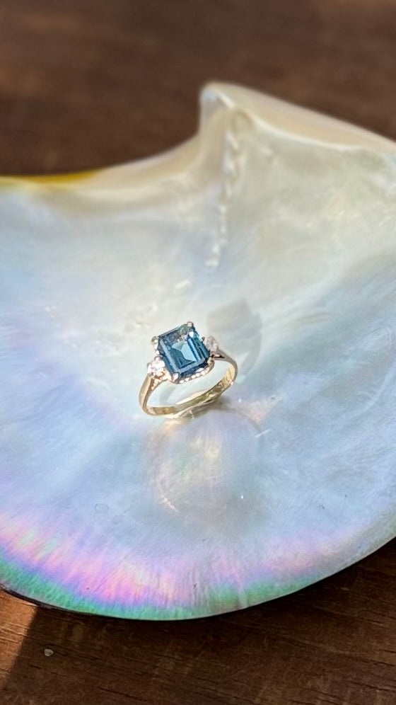 Vintage Emerald Cut Blue & White Topaz in 14K Gold. Size 3 1/2