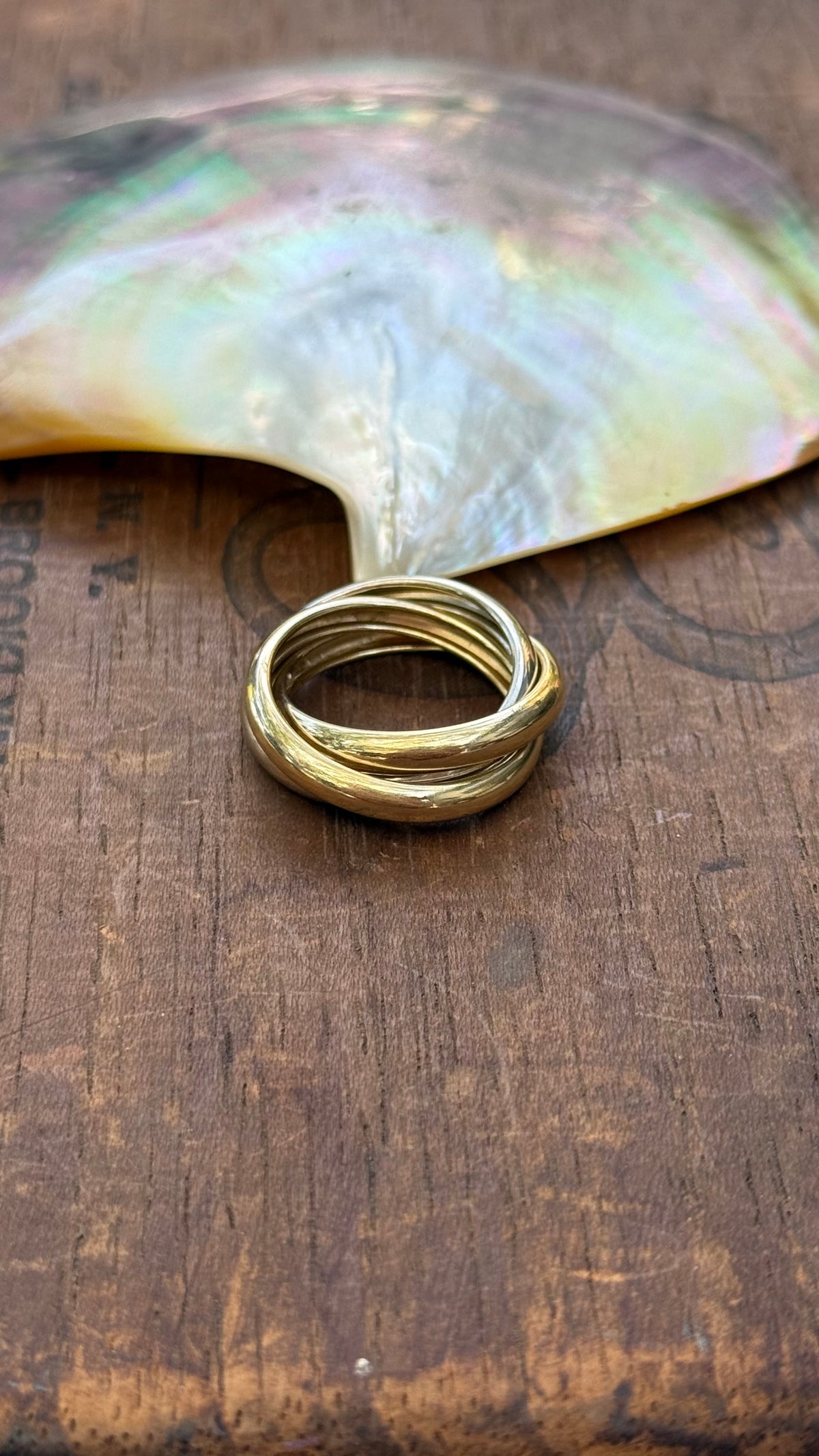 Vintage 14k Gold Three Interlocking Rings in Yellow & White gold, size 7.5.