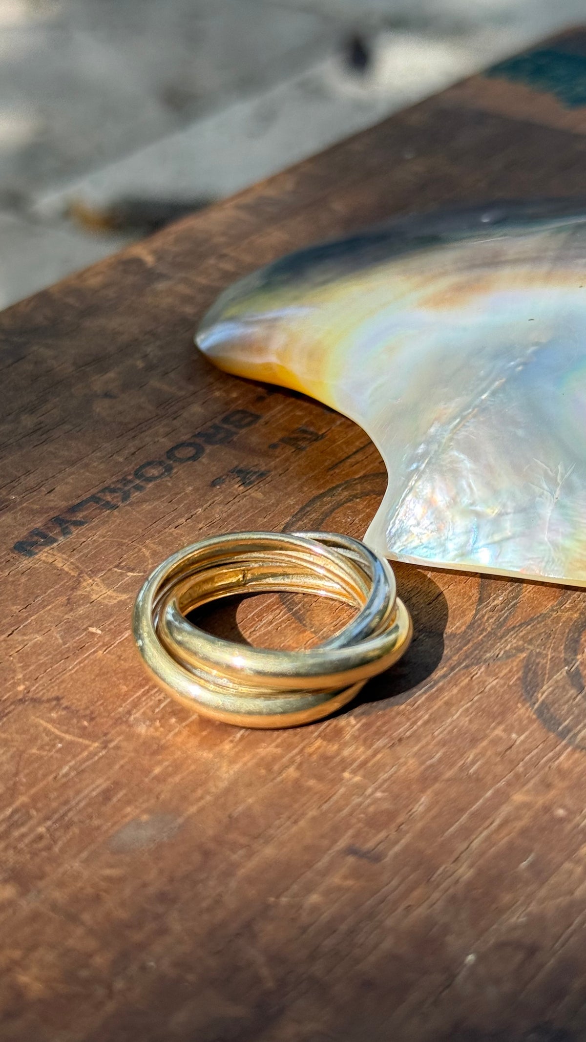 Vintage 14k Gold Three Interlocking Rings in Yellow & White gold, size 7.5.