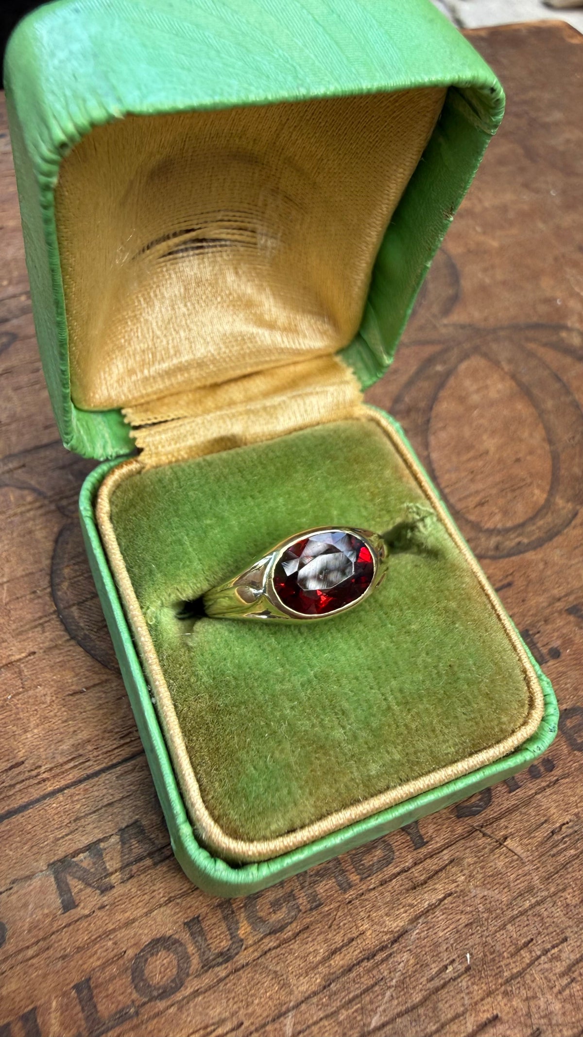 Vintage Garnet Signet Ring in 10k Yellow Gold. Size 4 1/4