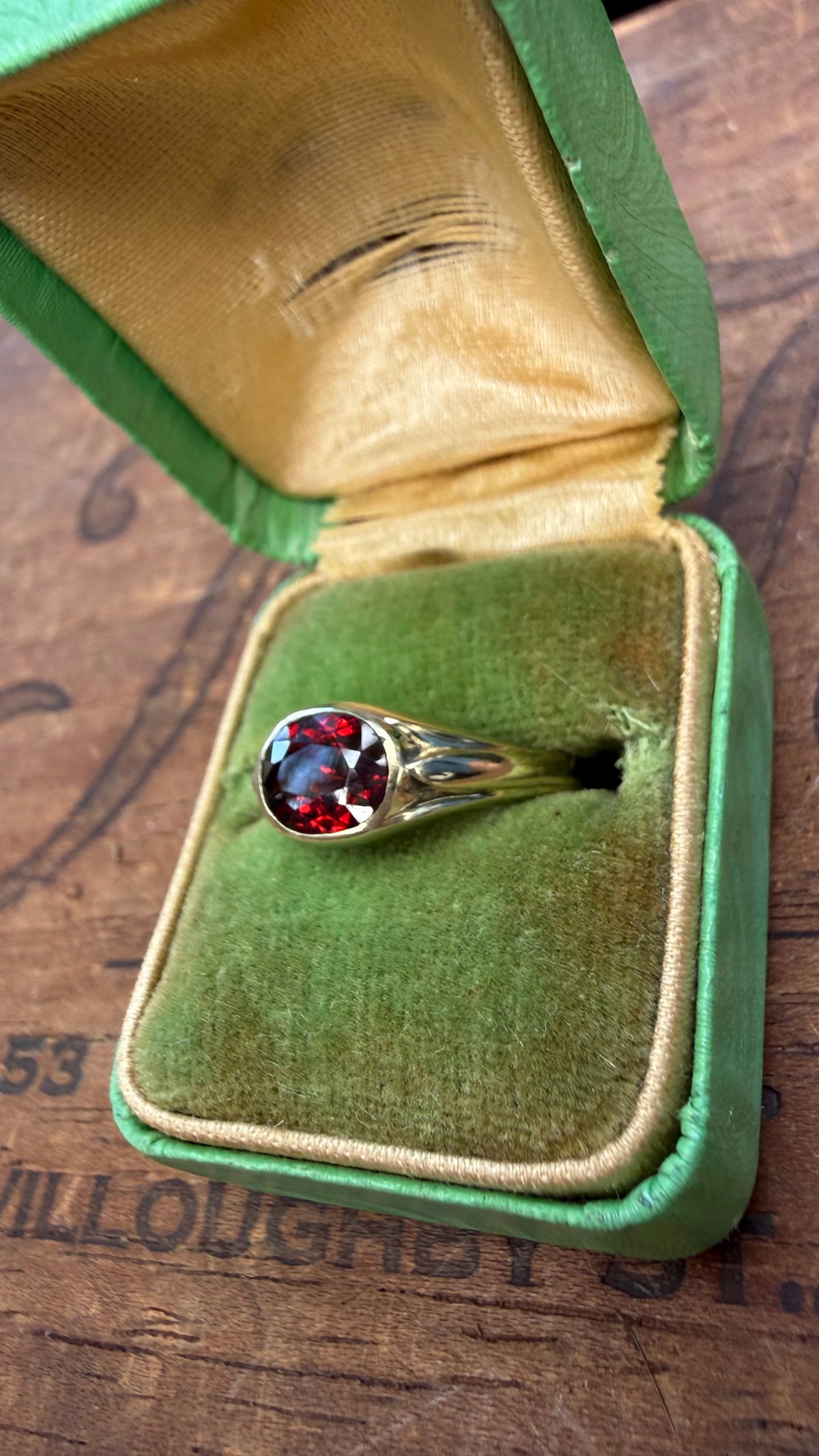 Vintage Garnet Signet Ring in 10k Yellow Gold. Size 4 1/4