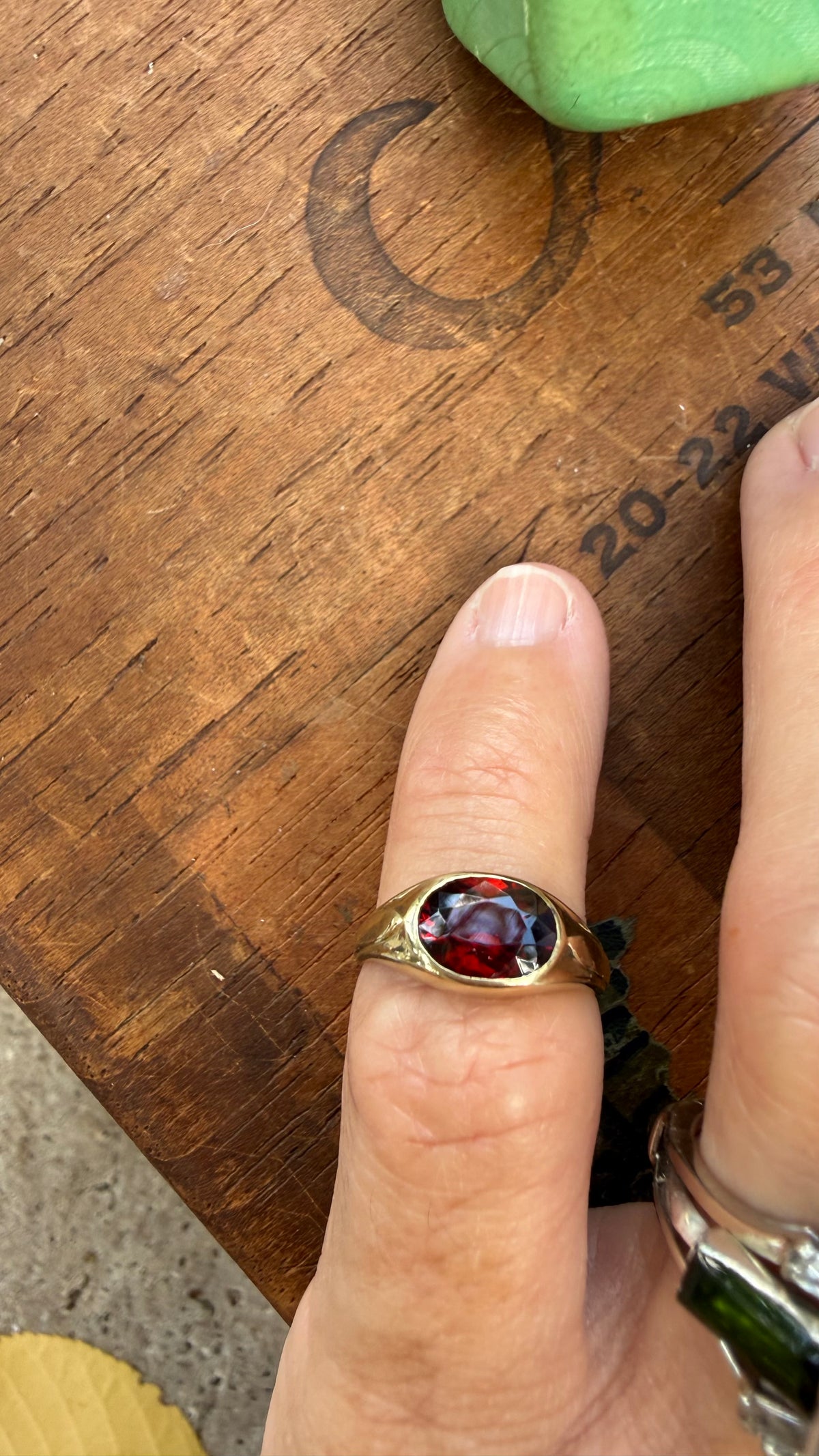 Vintage Garnet Signet Ring in 10k Yellow Gold. Size 4 1/4