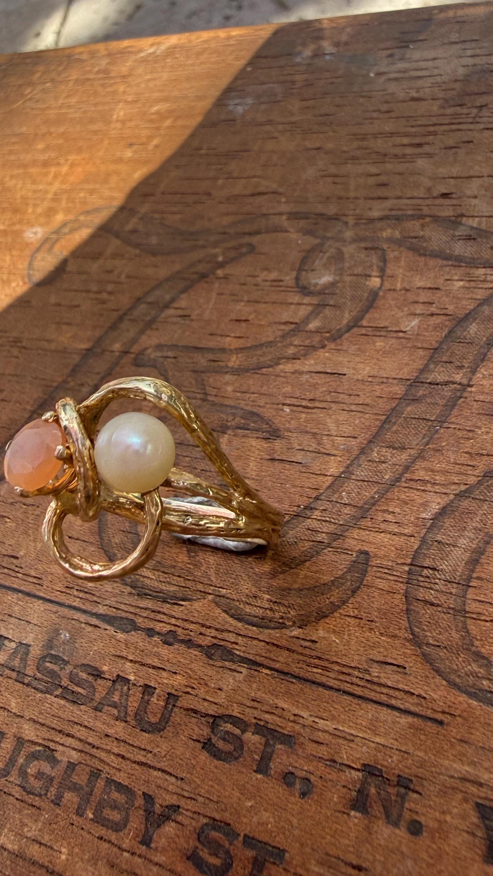 Vintage 14k Gold Brutalist Style 'Coral' Ring: Freshwater Pearl & Peach Gemstone, 1960s