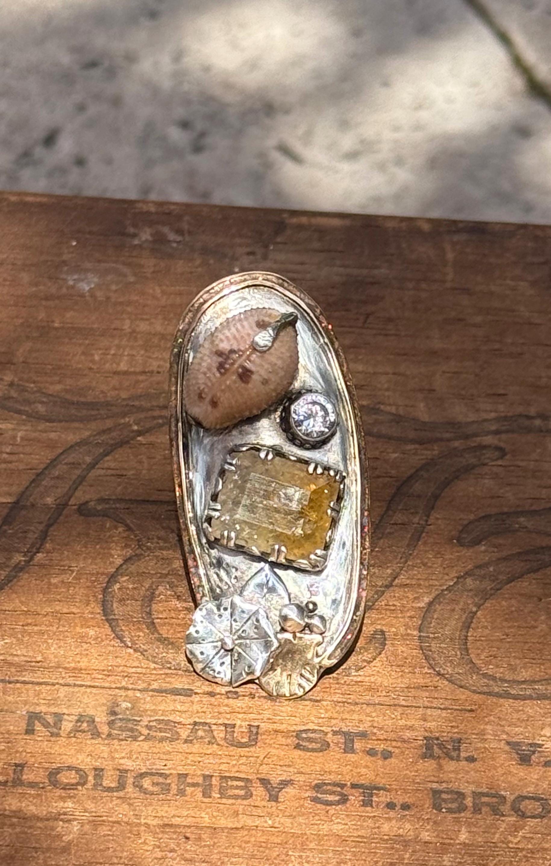 OPAL inlay, VINTAGE citrine, HANDPICKED cowrie shell, White Topaz in sterling silver and 14kgf, size 6 3/4